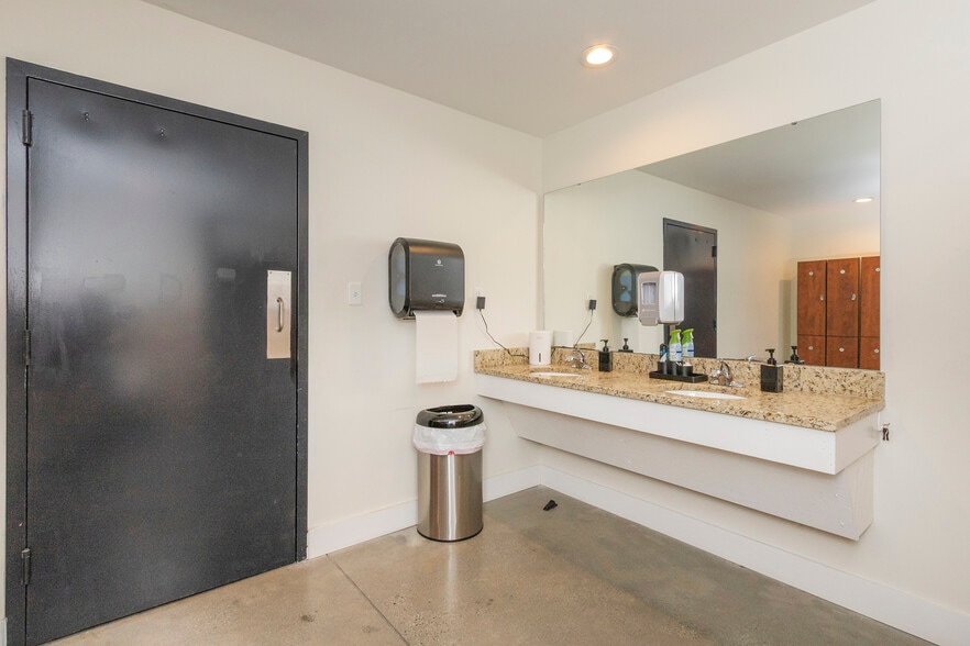 More Photos Of 107 E Orr St, Anderson General Retail For Sale