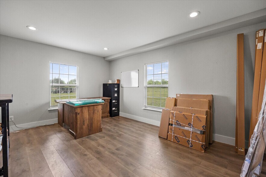 More Photos Of 1101 Willy Vester Rd, Van Alstyne Warehouse For Sale