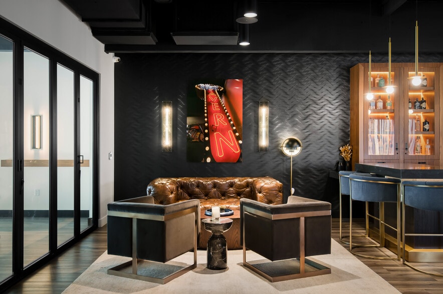 More Photos Of 3080 Airway Ave, Costa Mesa Showroom For Sale