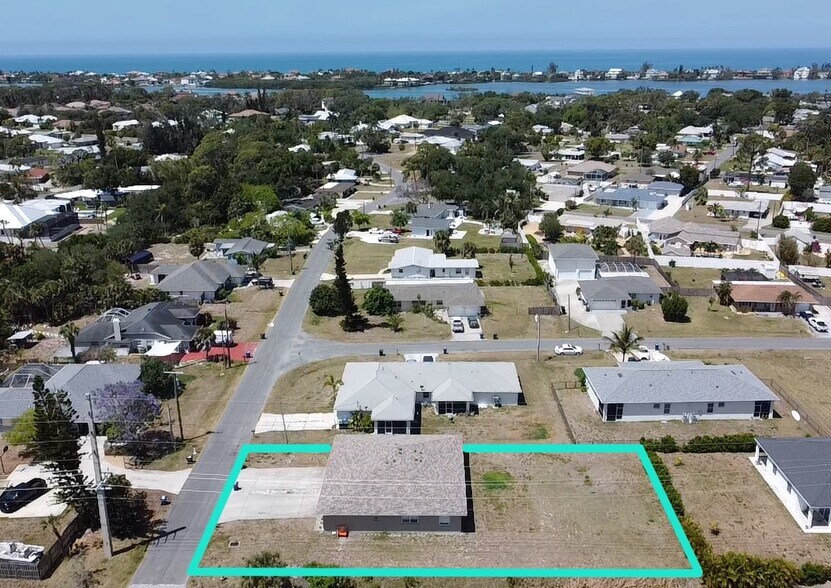 Primary Photo Of 100 Charles Dr, Nokomis Multifamily For Sale