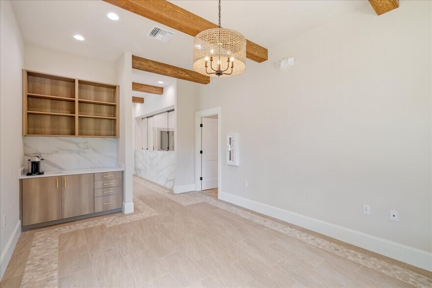 More Photos Of 2458 Mahan Dr, Tallahassee Medical For Lease