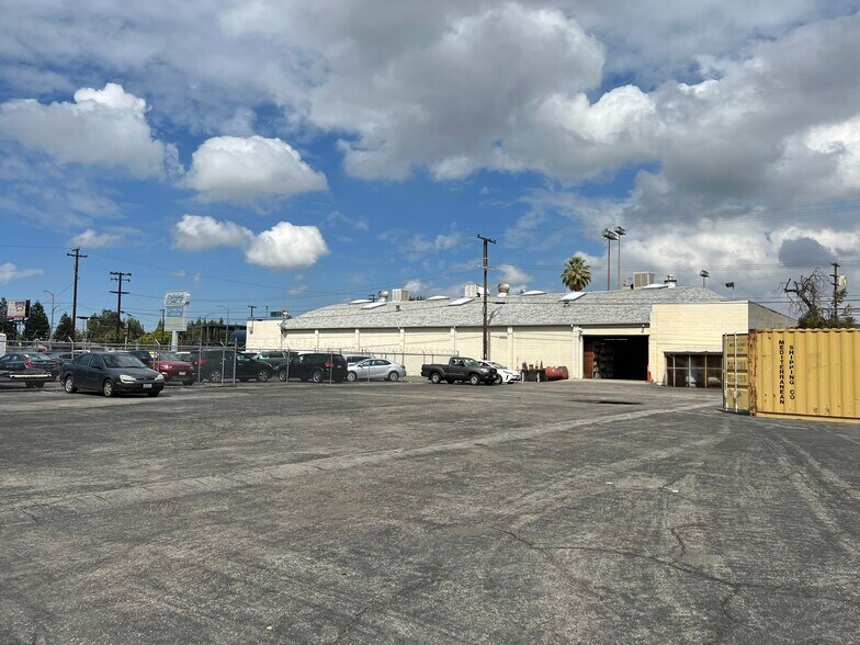 More Photos Of 1744 N Blackstone Ave, Fresno Freestanding For Lease