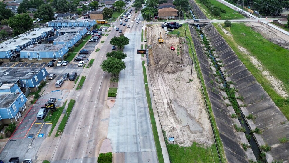 More Photos Of 7511 S Gessner Rd, Houston Storefront For Lease