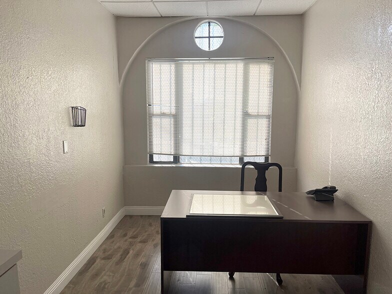 More Photos Of 2011 Beverly Blvd, Los Angeles Medical For Lease