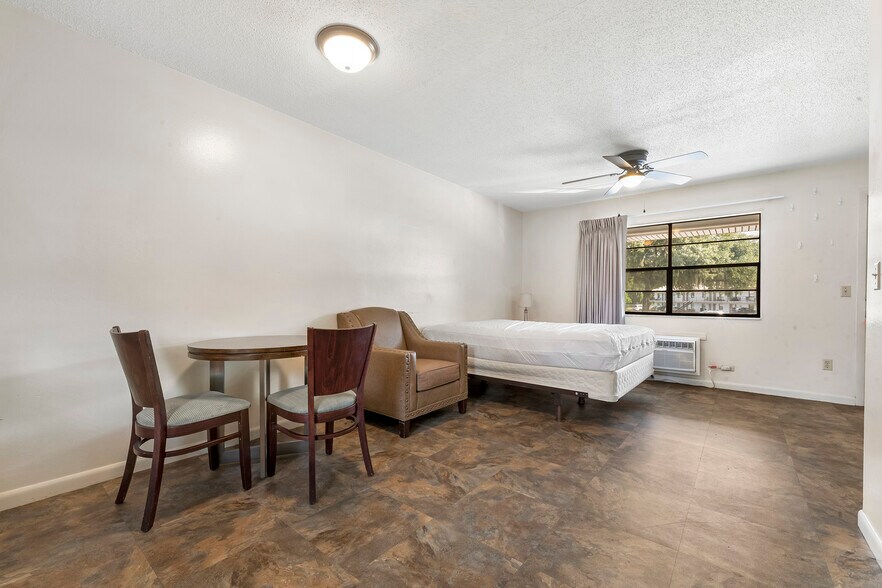 More Photos Of 150-221 SE Sundial Pl, Lake City Apartments For Sale