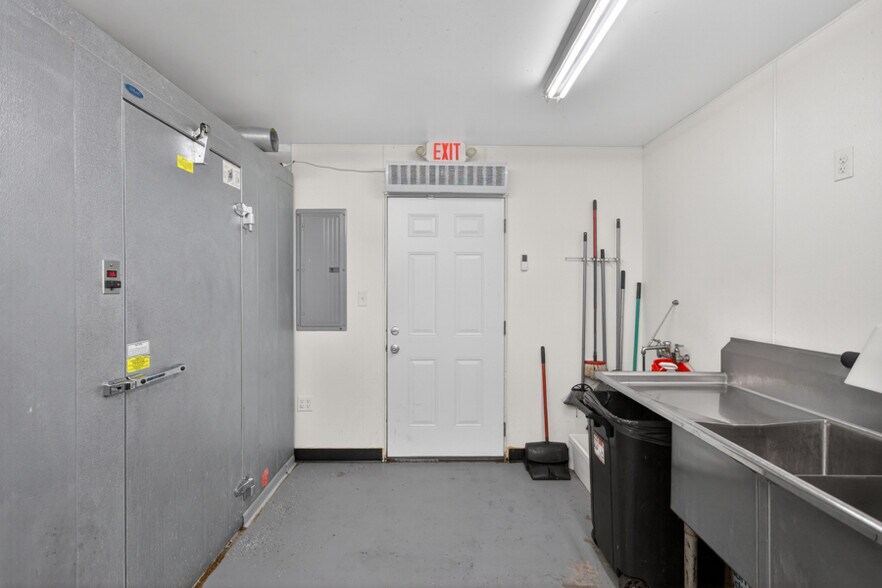 More Photos Of 206 Hwy 20, Salina Restaurant For Sale