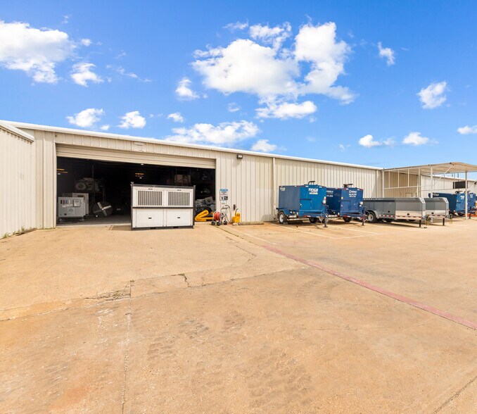 More Photos Of 1210 Metro Park Blvd, Lewisville Distribution For Sale