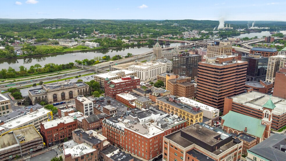 More Photos Of 76 N Pearl St, Albany Apartments For Lease