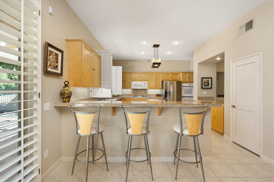More Photos Of 285 Kavenish Dr, Rancho Mirage Apartments For Sale