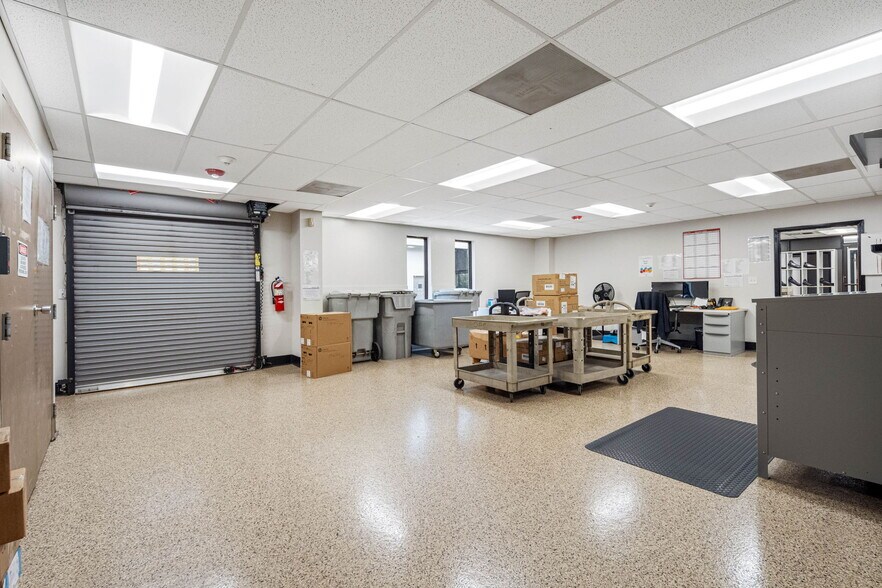 More Photos Of 6801 E Hillsborough Ave, Tampa Office Residential For Lease