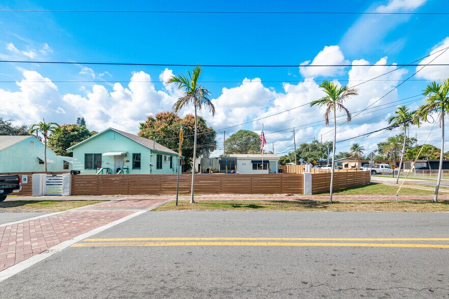 More Photos Of 302 SW 2nd Ave, Dania Beach Multifamily For Sale