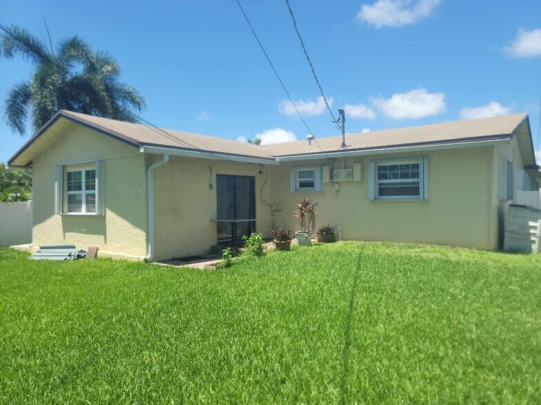 More Photos Of 138-140 NE 1st Ct, Dania Beach Specialty For Sale