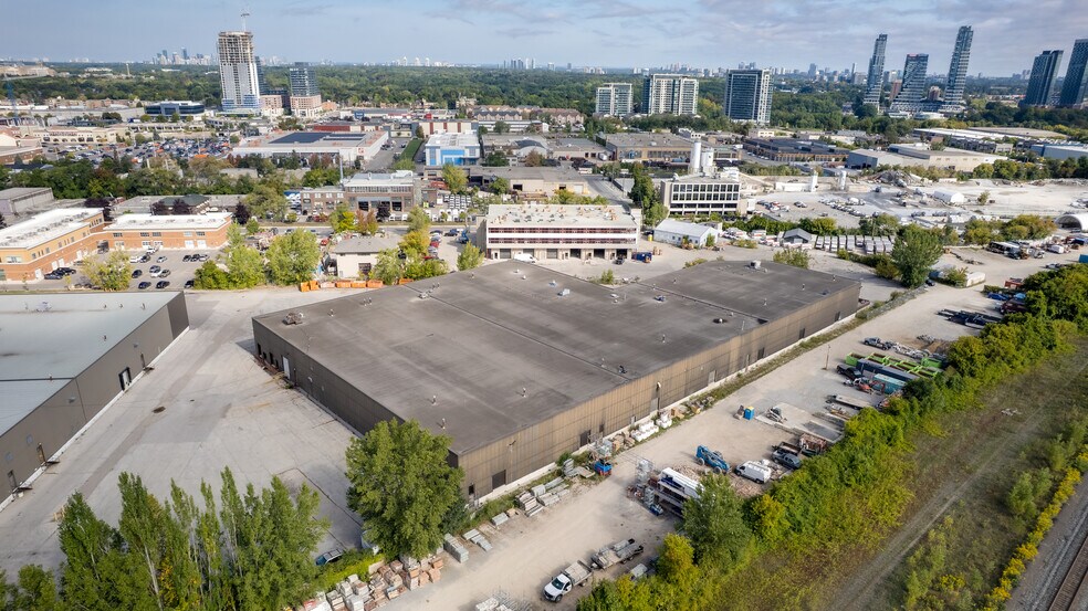 More Photos Of 55 Esandar Dr, Toronto Warehouse For Lease