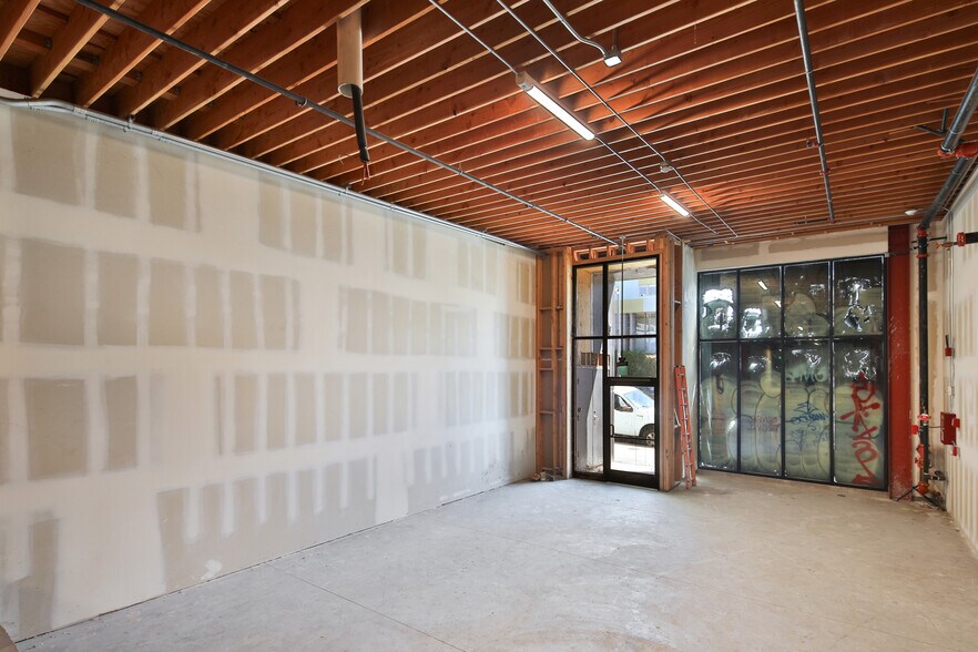 More Photos Of 1485 W Sunset Blvd, Los Angeles Storefront For Sale