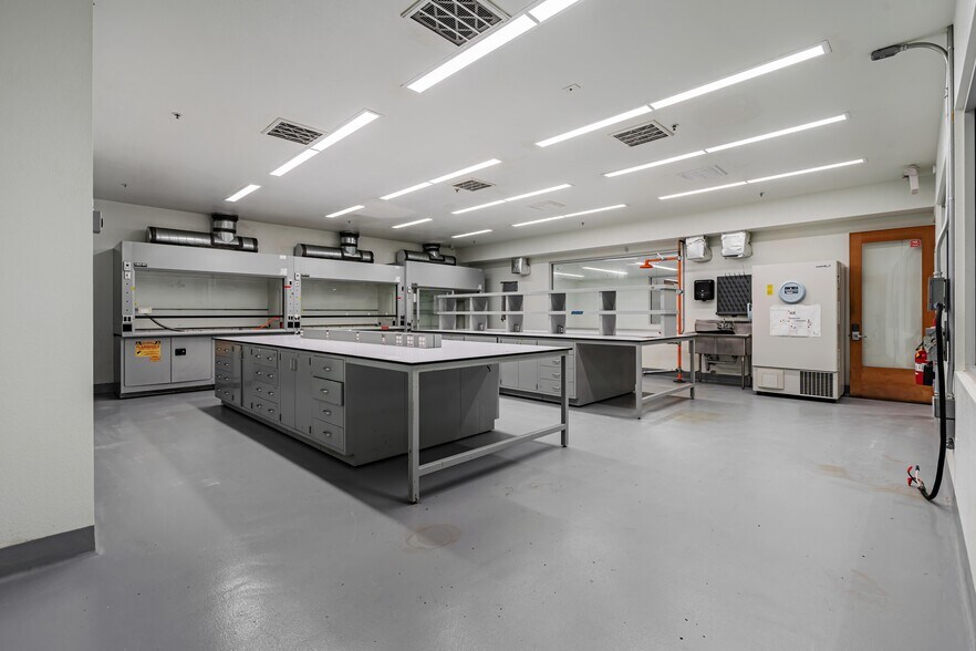 More Photos Of 1320-1326 9th St, Berkeley Warehouse For Sale