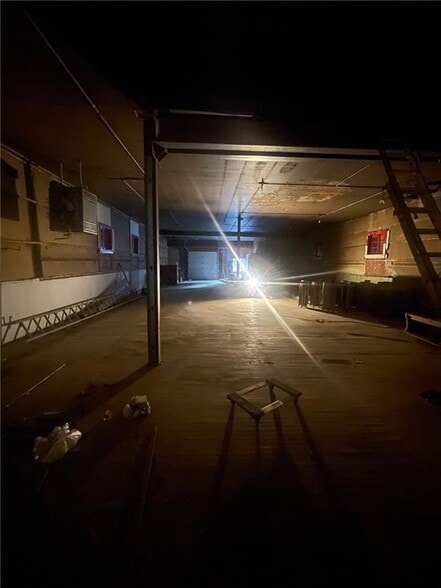 More Photos Of 1005 N 10th St, Saint Joseph Flex For Sale