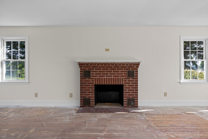 More Photos Of 267 Wolf Rd, Latham Office For Lease