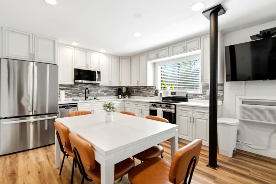 More Photos Of 11965 Gulf Blvd, Treasure Island Hotel For Sale
