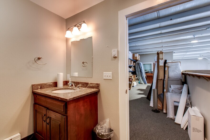 More Photos Of 4081 Camelot Cir, Longmont Showroom For Sale