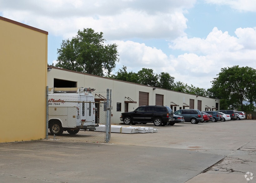 More Photos Of 7027 Belgold St, Houston Warehouse For Lease