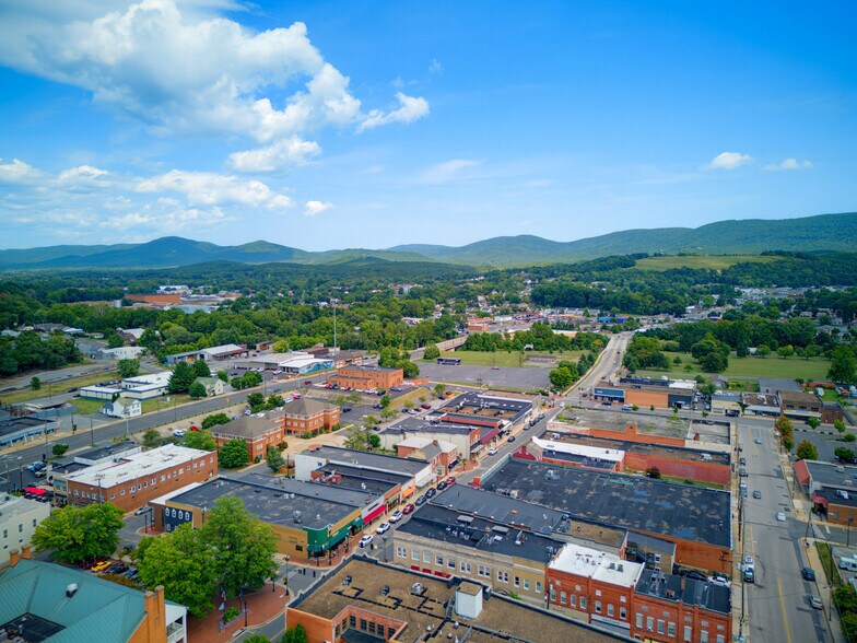 More Photos Of 329 W Main St, Waynesboro Restaurant For Sale