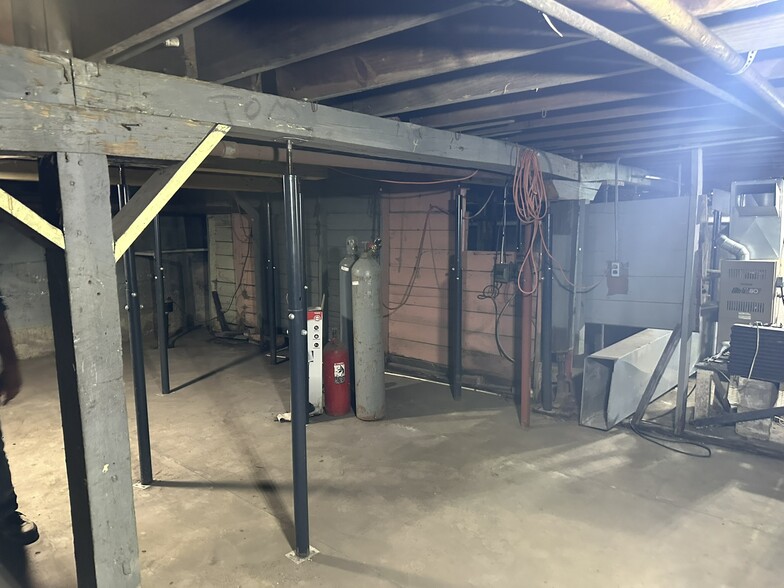 More Photos Of 4 Davis St, Hamlet Restaurant For Sale