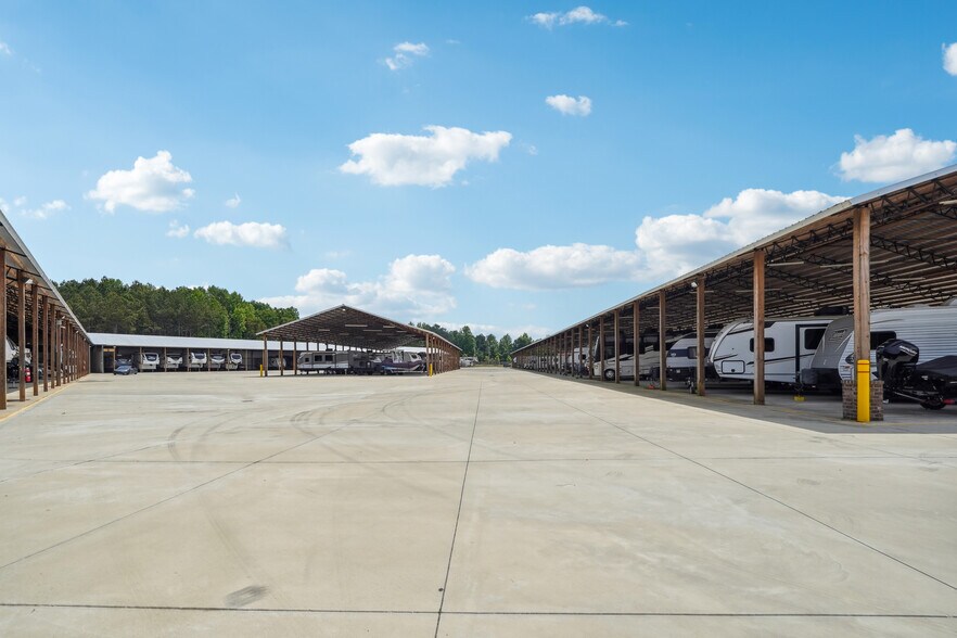 More Photos Of 4302 Mcbrayer Rd, Oakwood Self Storage For Sale