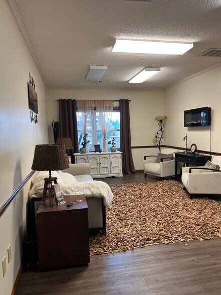 More Photos Of 1930 N Lakeman Dr, Bellbrook Office For Lease
