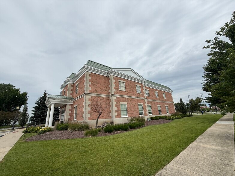 More Photos Of 9697 191st St, Mokena Office For Lease