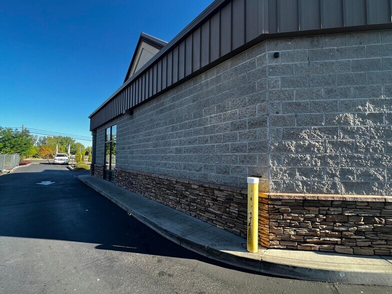 More Photos Of 8336 Highway 62 Hwy, White City Storefront Retail Office For Lease