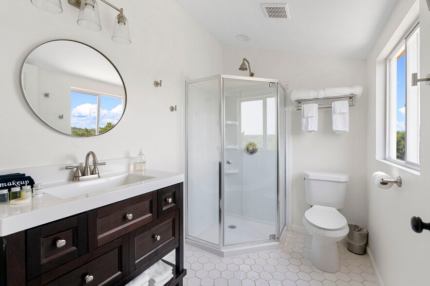 More Photos Of 1470 S Cranes Mill Rd, New Braunfels Lodge Meeting Hall For Sale