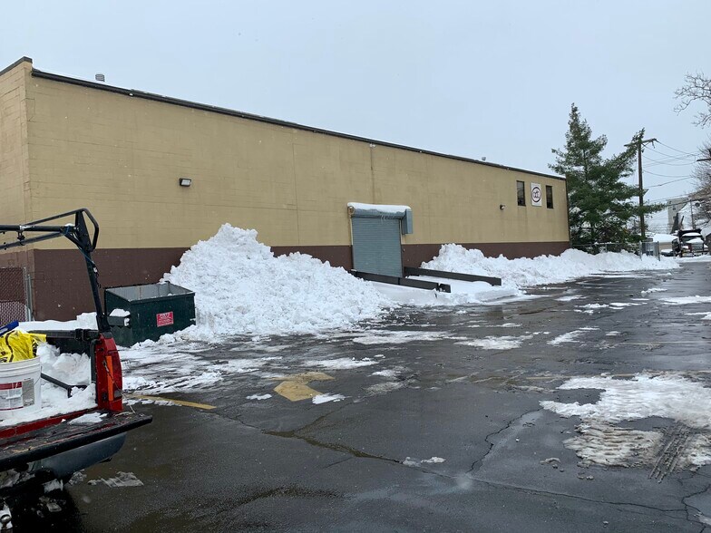 More Photos Of 108-122 John St, Hackensack Warehouse For Lease