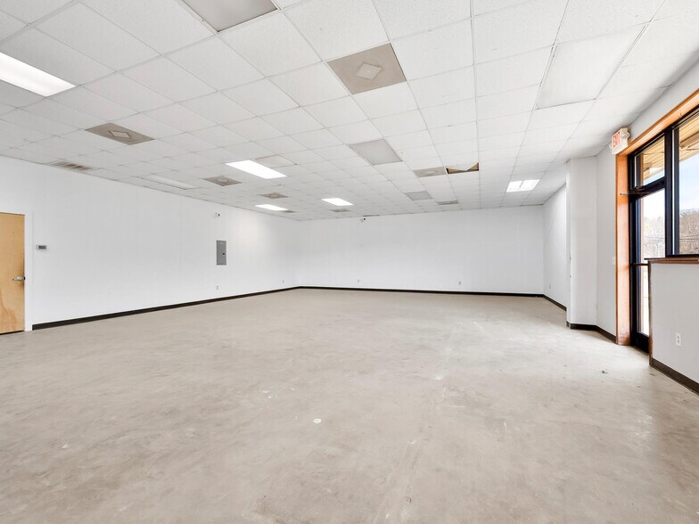 More Photos Of 82 Old Mars Hill Hwy, Weaverville Flex For Lease