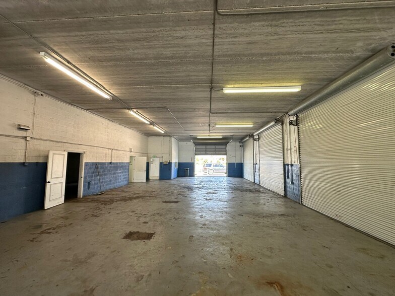 More Photos Of 1002 SE 9th St, Cape Coral Service For Lease