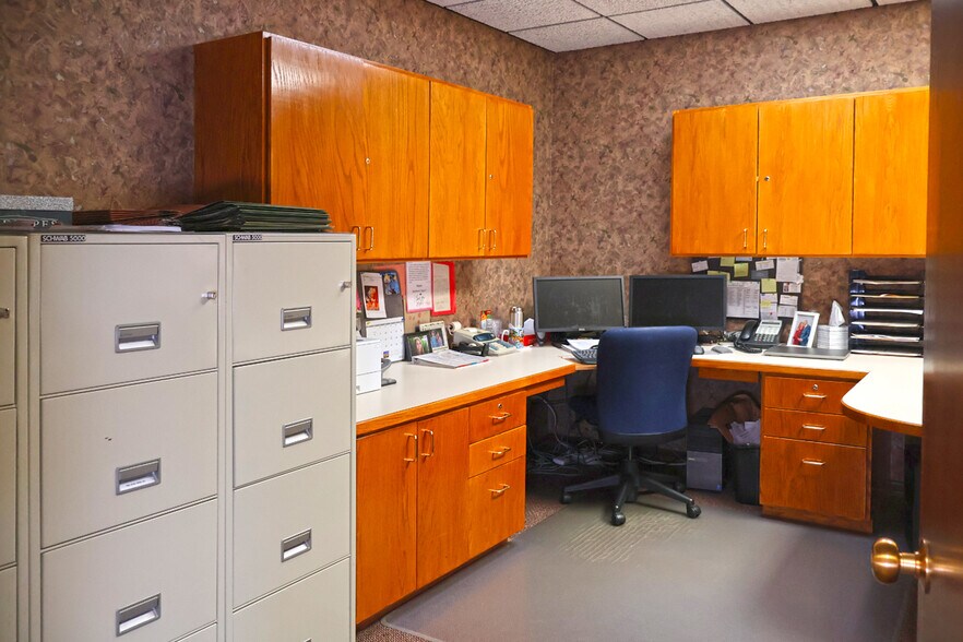 More Photos Of 1350 E Lake Lansing Rd, East Lansing Medical For Lease