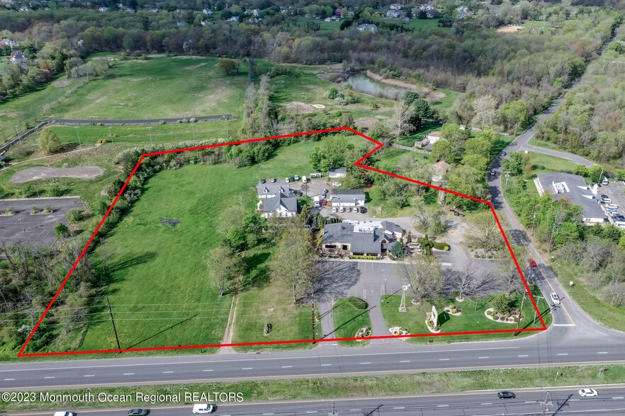 More Photos Of 522 Rt-33, Englishtown Restaurant For Lease