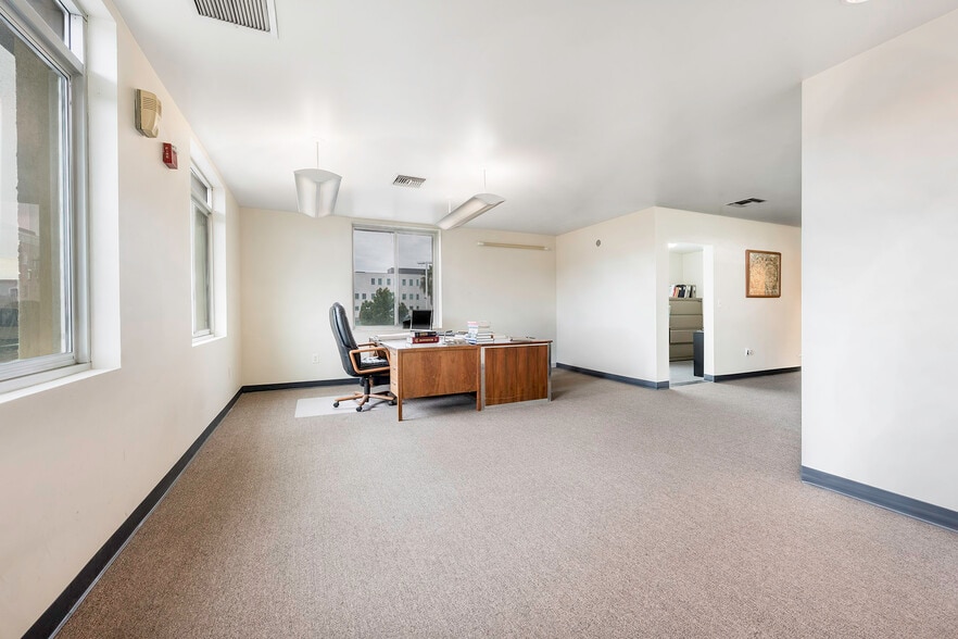 More Photos Of 225 E 6th St, Long Beach Medical For Lease