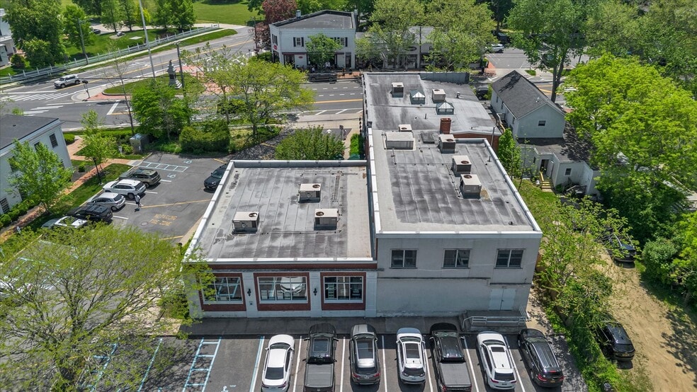 More Photos Of 2488 Montauk Hwy, Bridgehampton Freestanding For Lease