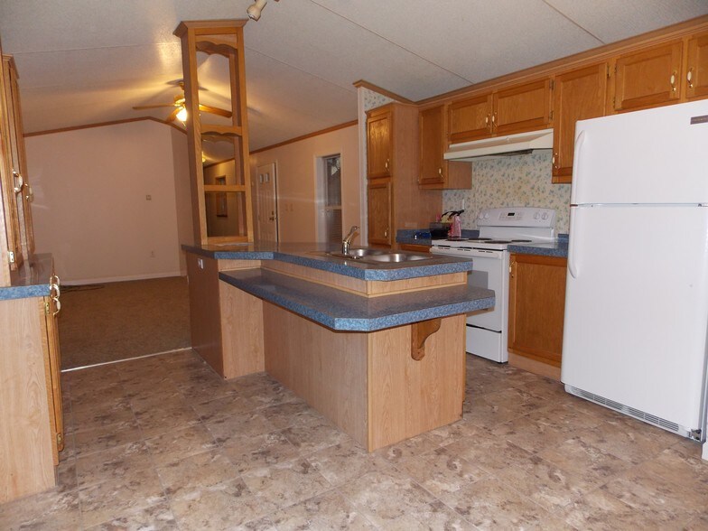 More Photos Of 15033-15045 Dunnings Hwy, East Freedom Apartments For Sale