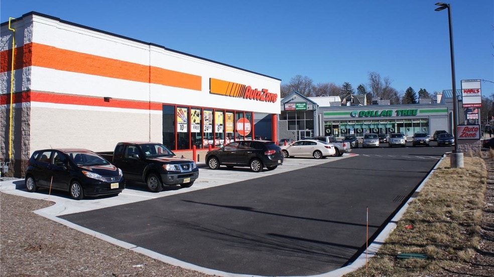 More Photos Of 555-557 Main St, Orange Warehouse For Lease