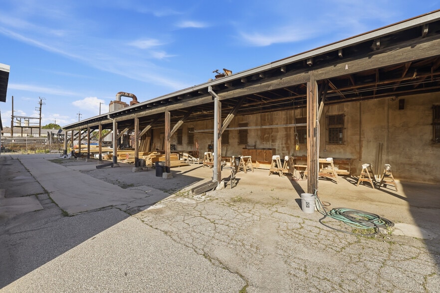 More Photos Of 1705 N Indiana St, Los Angeles Manufacturing For Lease