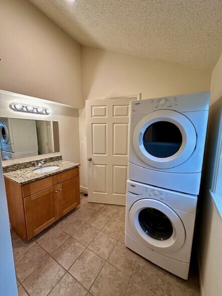 More Photos Of 19 N Bridge St, Round Hill Apartments For Sale