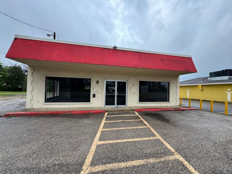 Primary Photo Of 8230 Lake June Rd, Dallas Storefront Retail Office For Lease