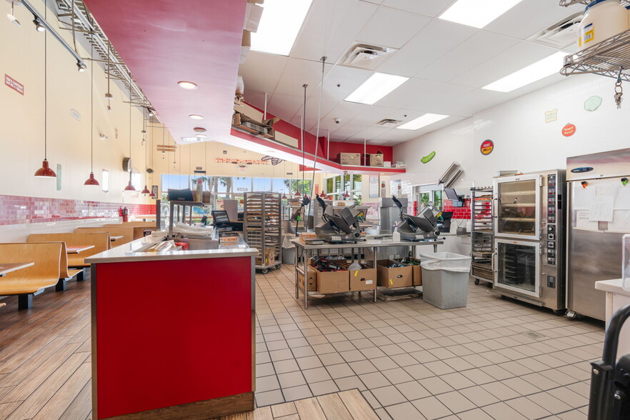 More Photos Of 6228 14th St W, Bradenton Storefront For Lease
