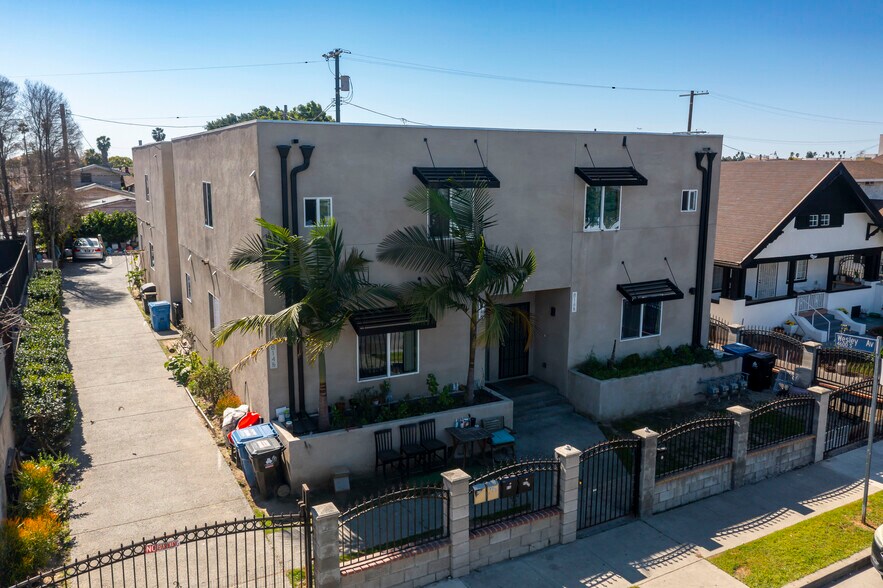More Photos Of 814-816 1/2 W 47th St, Los Angeles Apartments For Sale