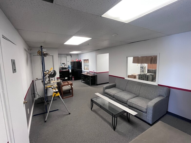 More Photos Of 50 Parker St, Newburyport Manufacturing For Lease