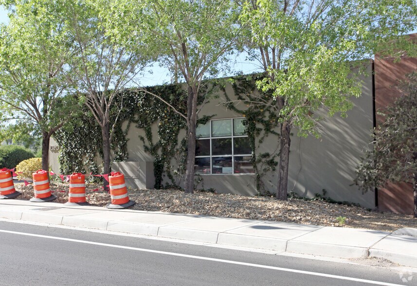More Photos Of 1020 Coal Ave SE, Albuquerque Office For Lease