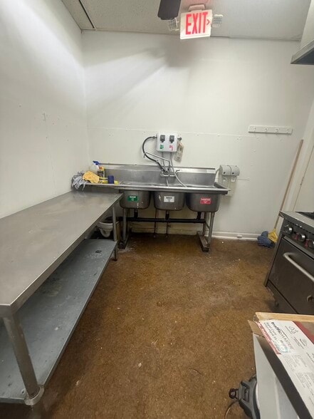 More Photos Of 211 W Clinton Ave, Oaklyn Storefront Retail Residential For Sale