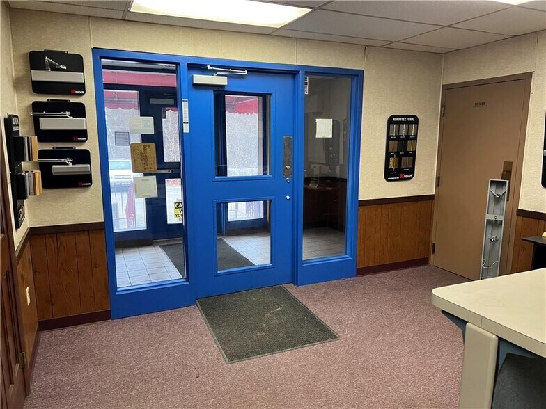 More Photos Of 1020-1060 Saw Mill Run Blvd W, Pittsburgh Warehouse For Lease