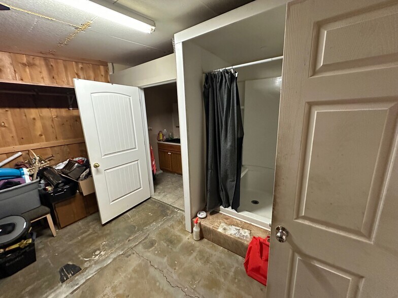 More Photos Of 45 N Commerical St, Glenns Ferry Storefront Retail Office For Sale